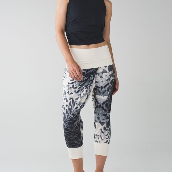 Lululemon Women's Dance To Yoga Crop Pant - Picture 1 of 8